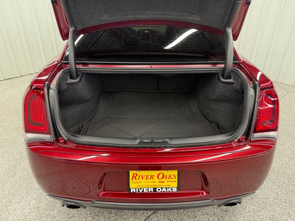 Used 2023 Chrysler 300 C RWD image 9