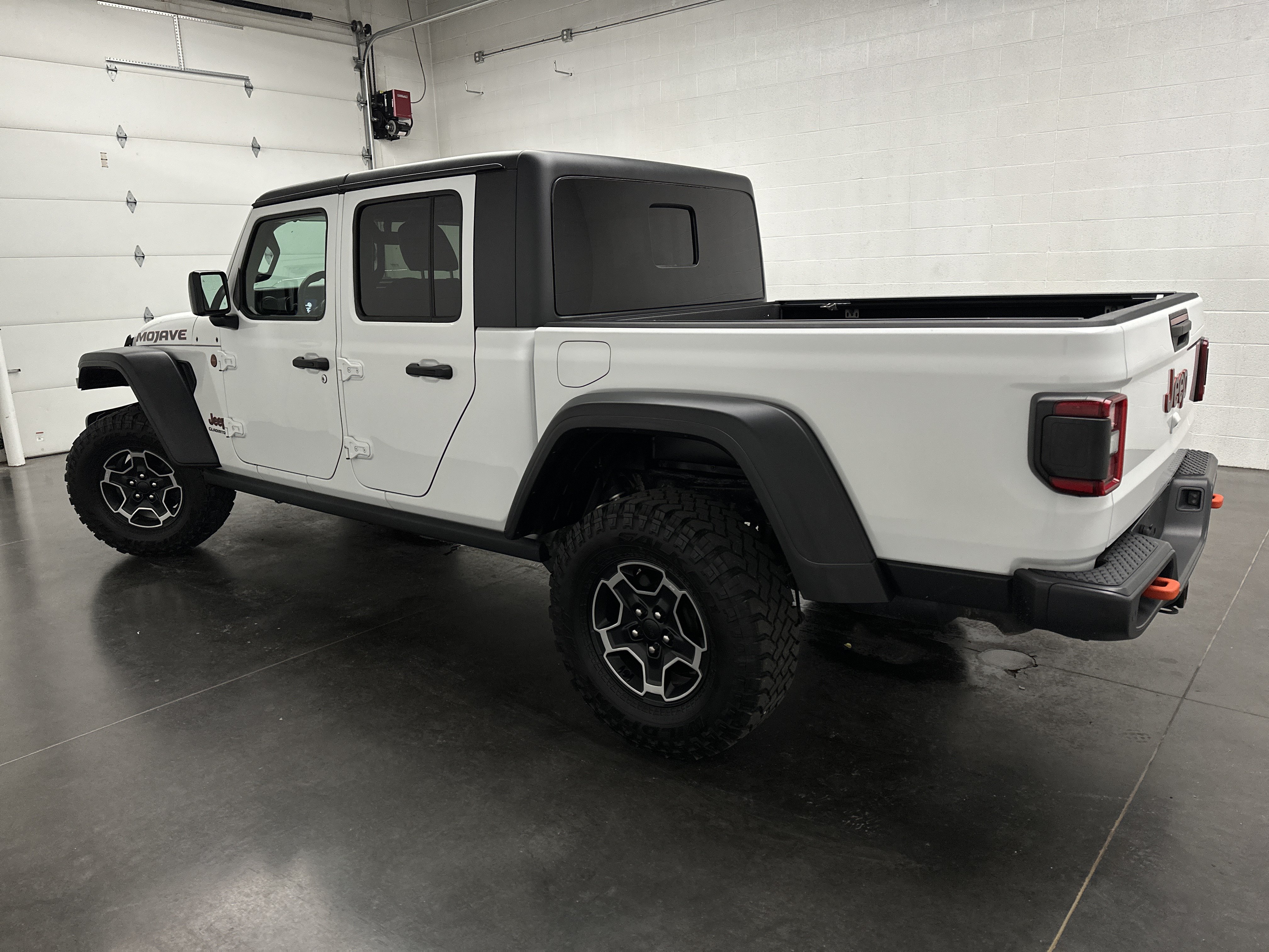 Used 2021 Jeep Gladiator Mojave AWD/4WD image 7