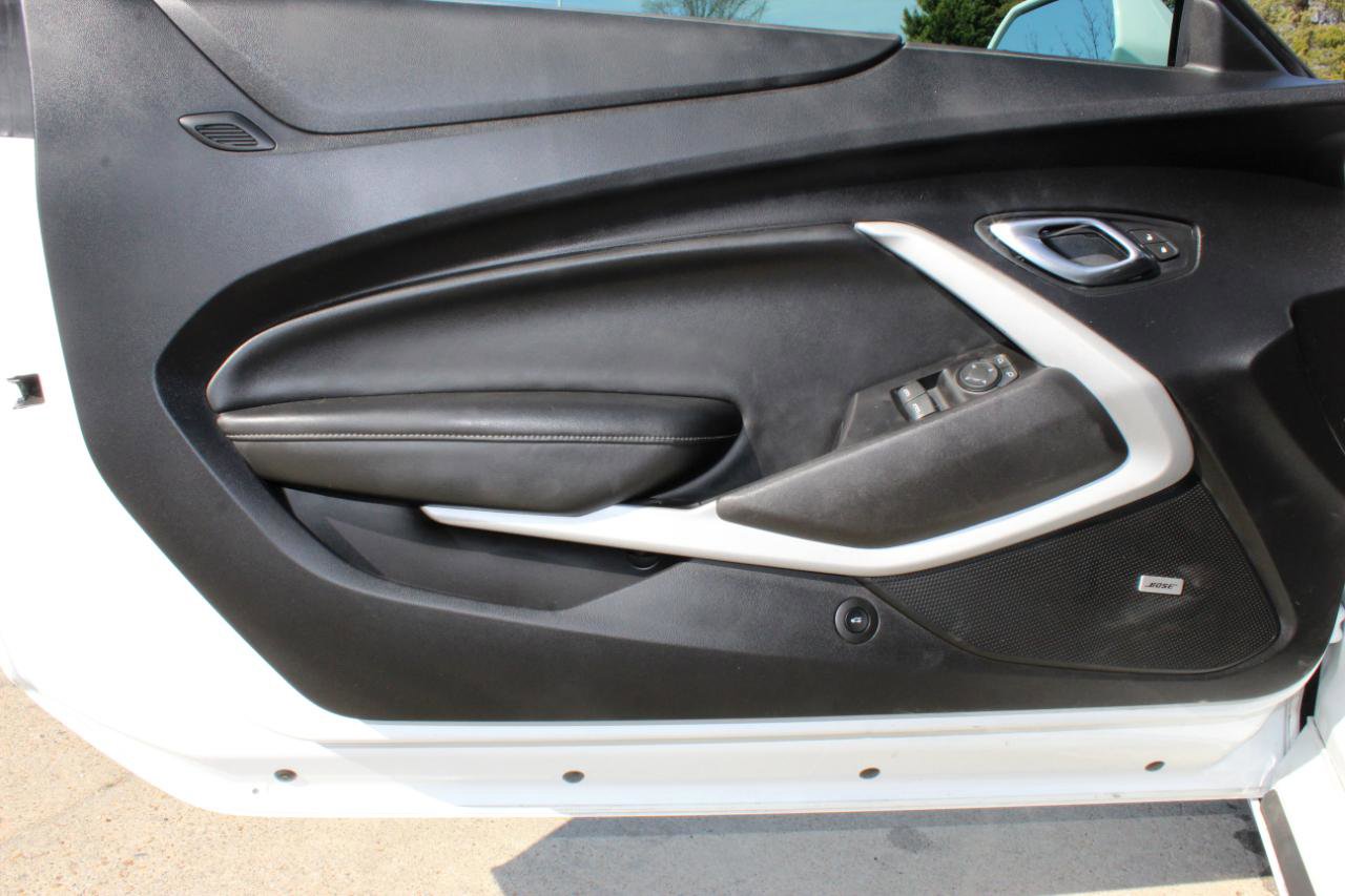 Used 2019 Chevrolet Camaro LT w/ Technology Package image 10