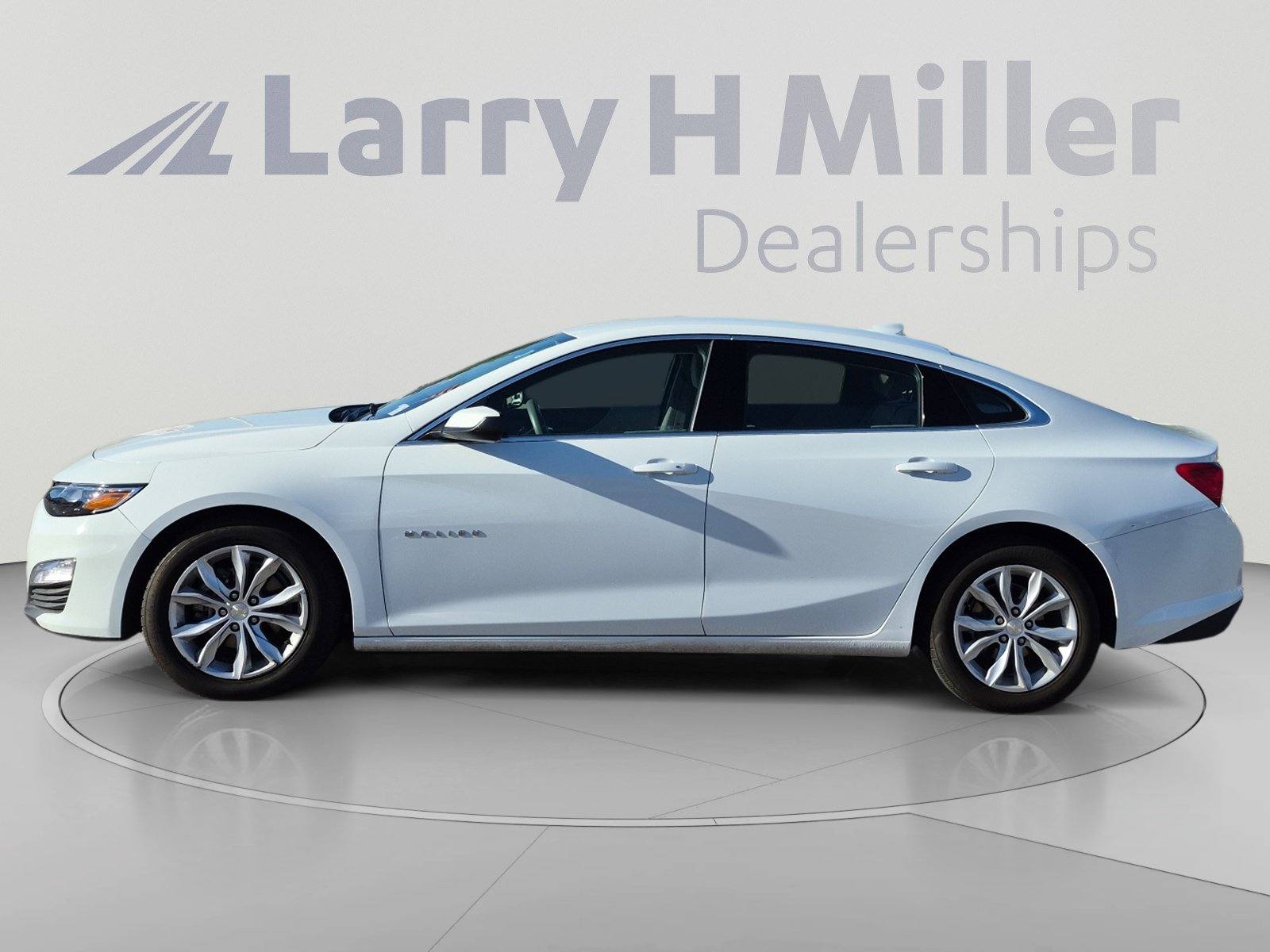 Used 2024 Chevrolet Malibu LT FWD image 2