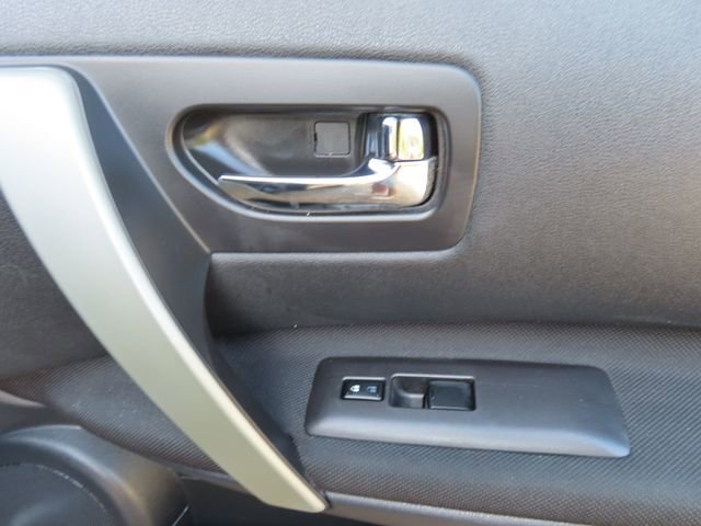 Used 2013 Nissan Rogue SV image 31