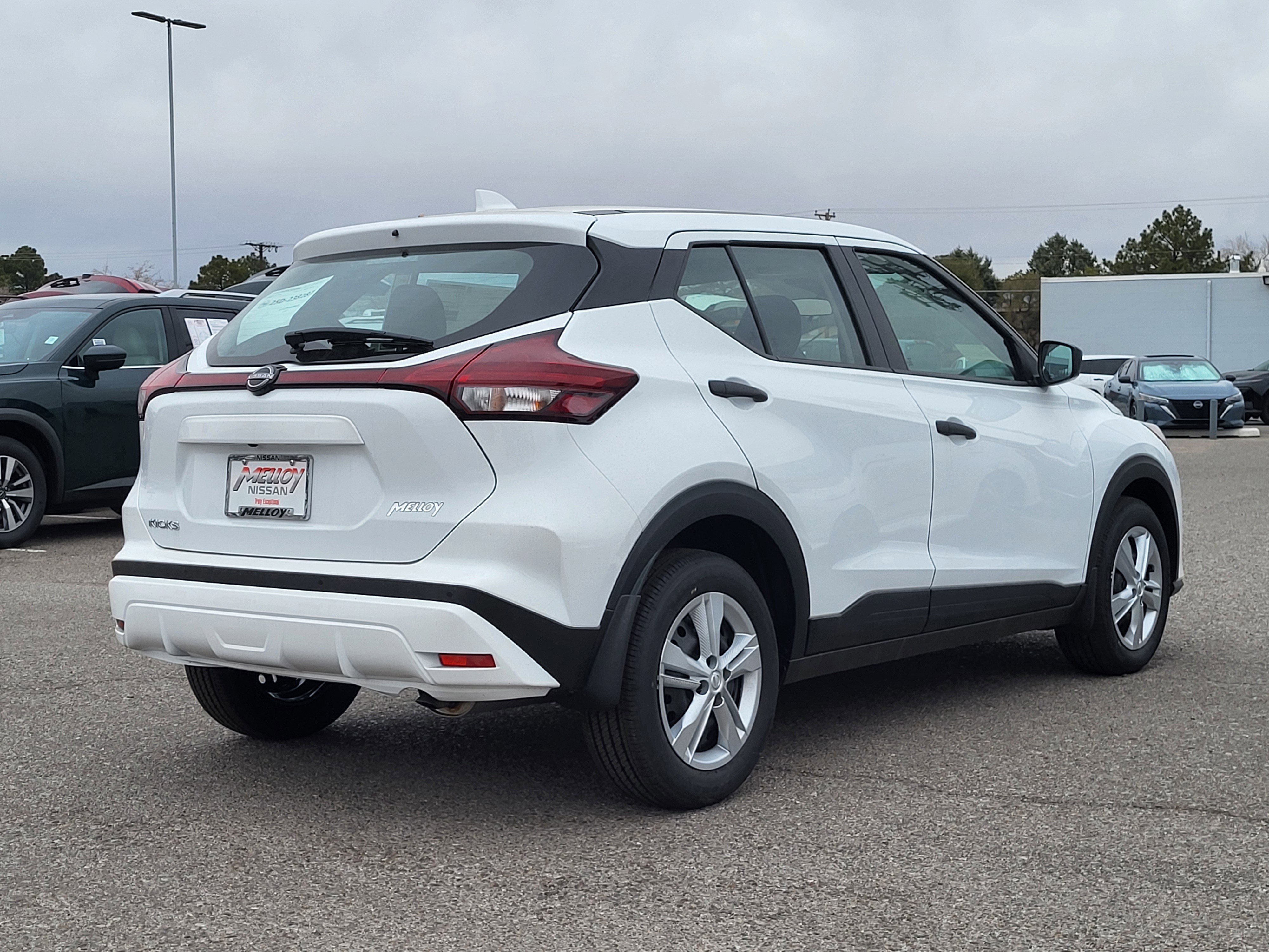 New 2025 Nissan Kicks Play S image 5