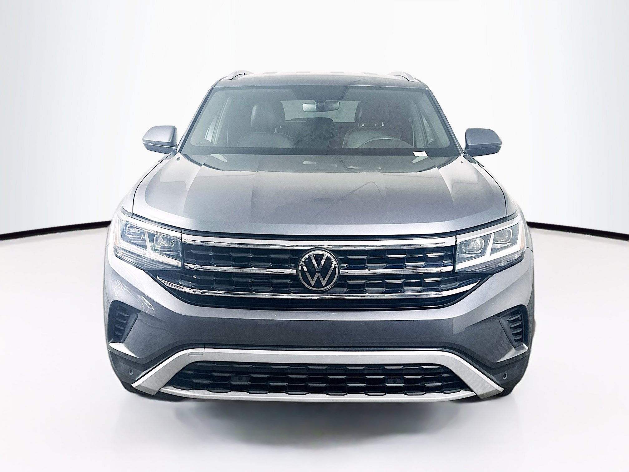 Used 2022 Volkswagen Atlas Cross Sport SE w/ Black Wheel Package FWD image 2