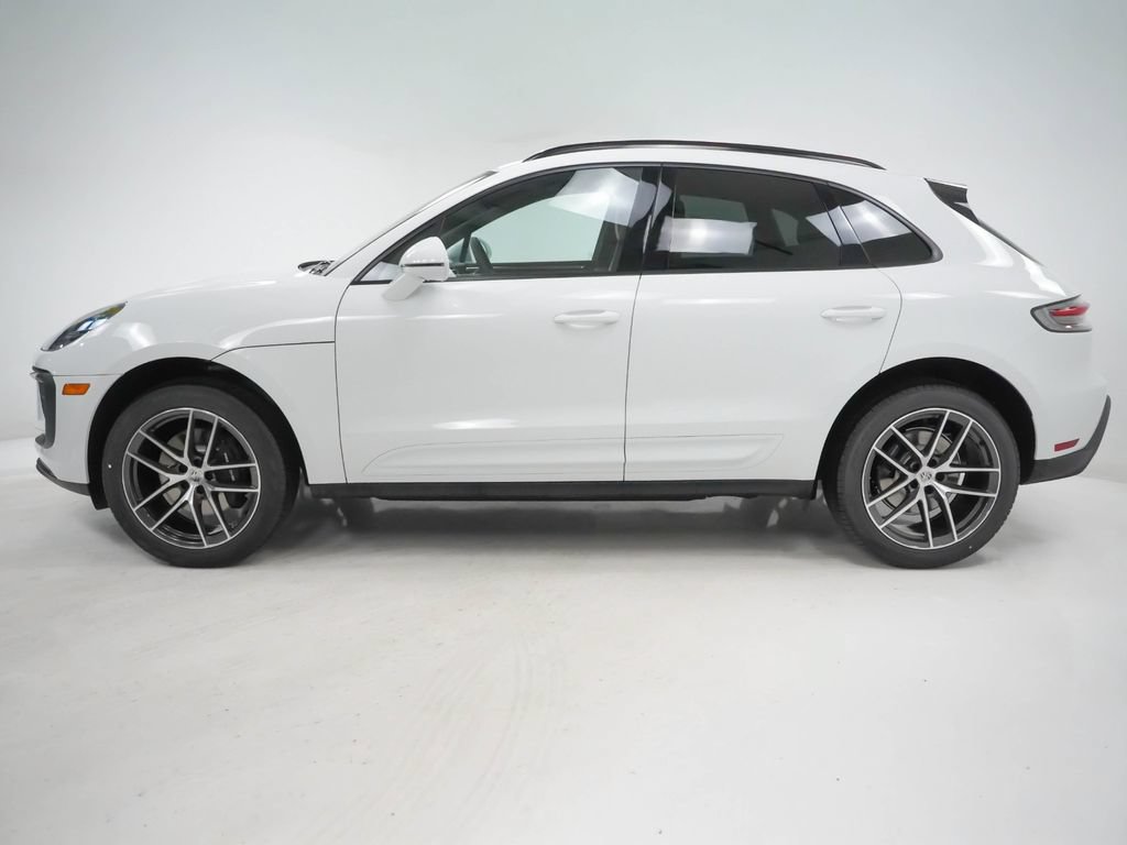 Certified 2026 Porsche Macan AWD/4WD image 2