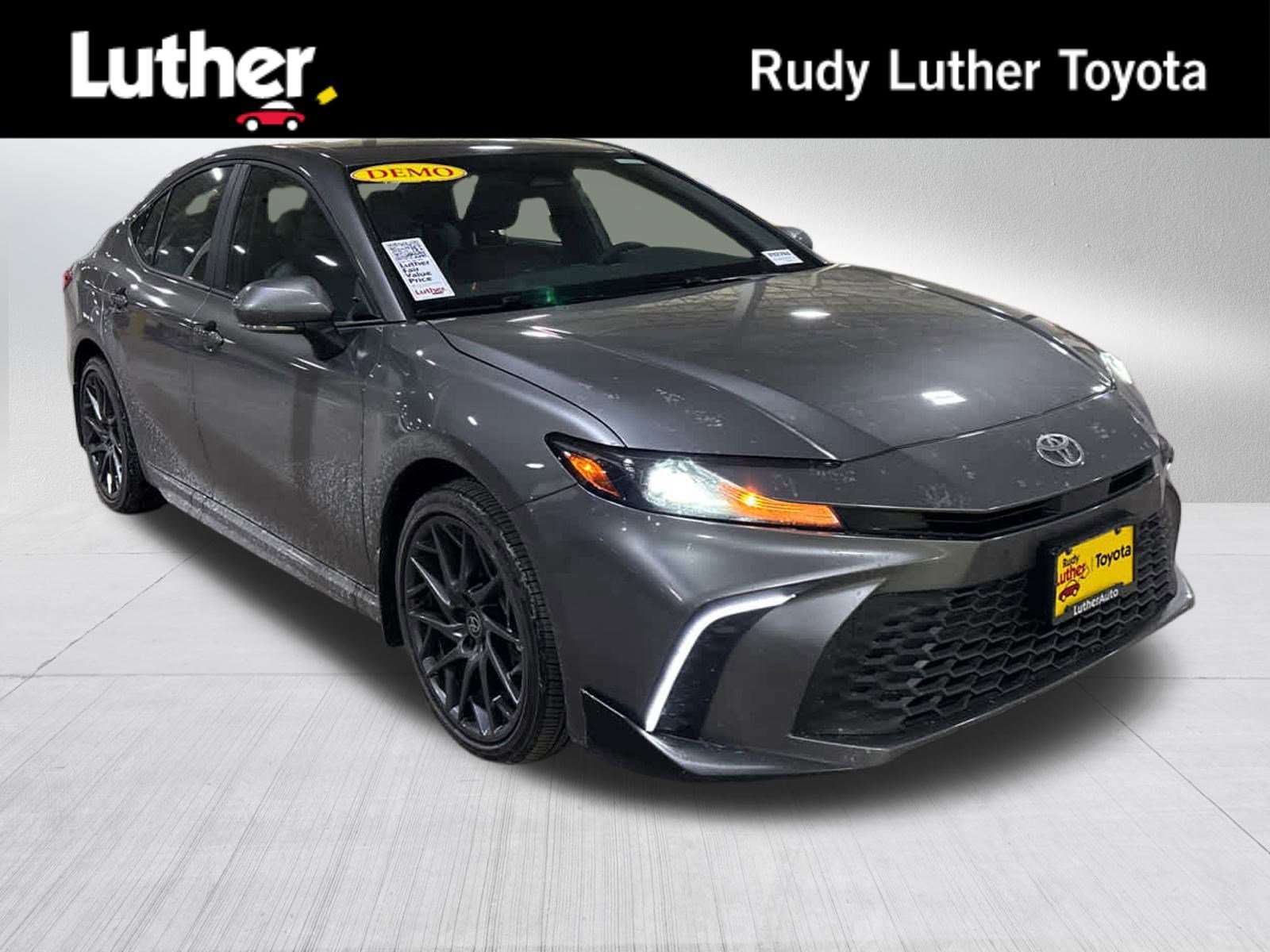 Certified 2025 Toyota Camry SE image 1