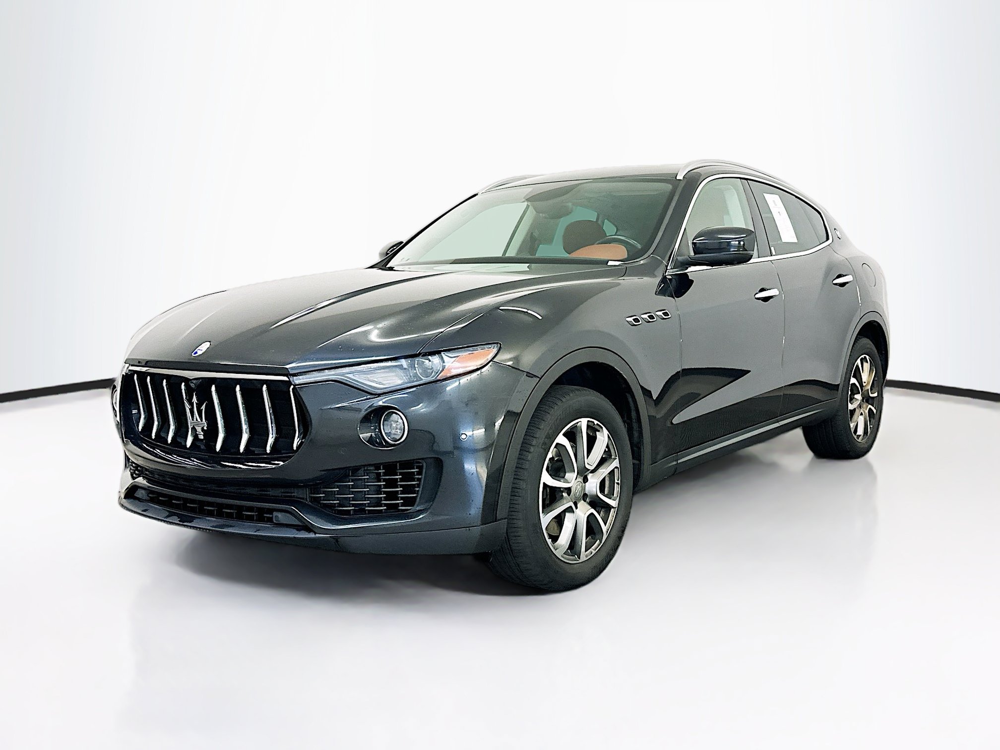 Used 2017 Maserati Levante AWD/4WD image 3