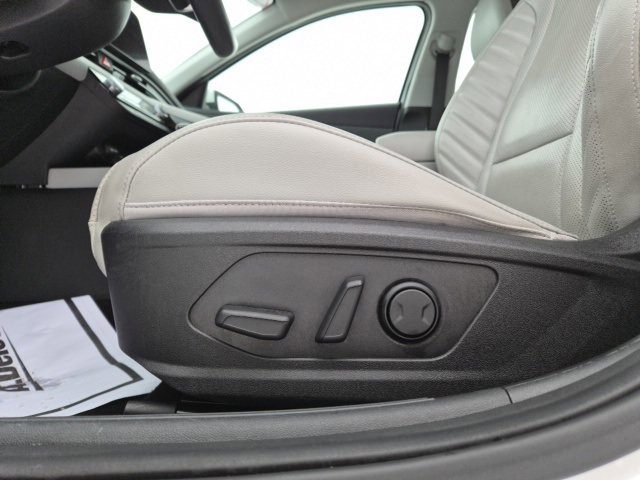 Used 2023 Hyundai Elantra Limited image 16