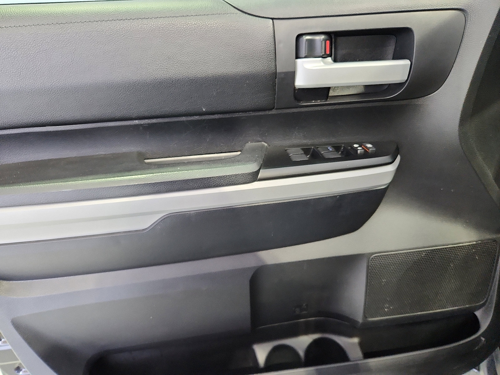 Used 2019 Toyota Tundra SR5 w/ SR5 Upgrade Package AWD/4WD image 12