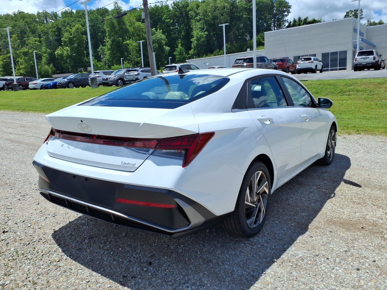 New 2026 Hyundai Elantra Limited FWD image 4