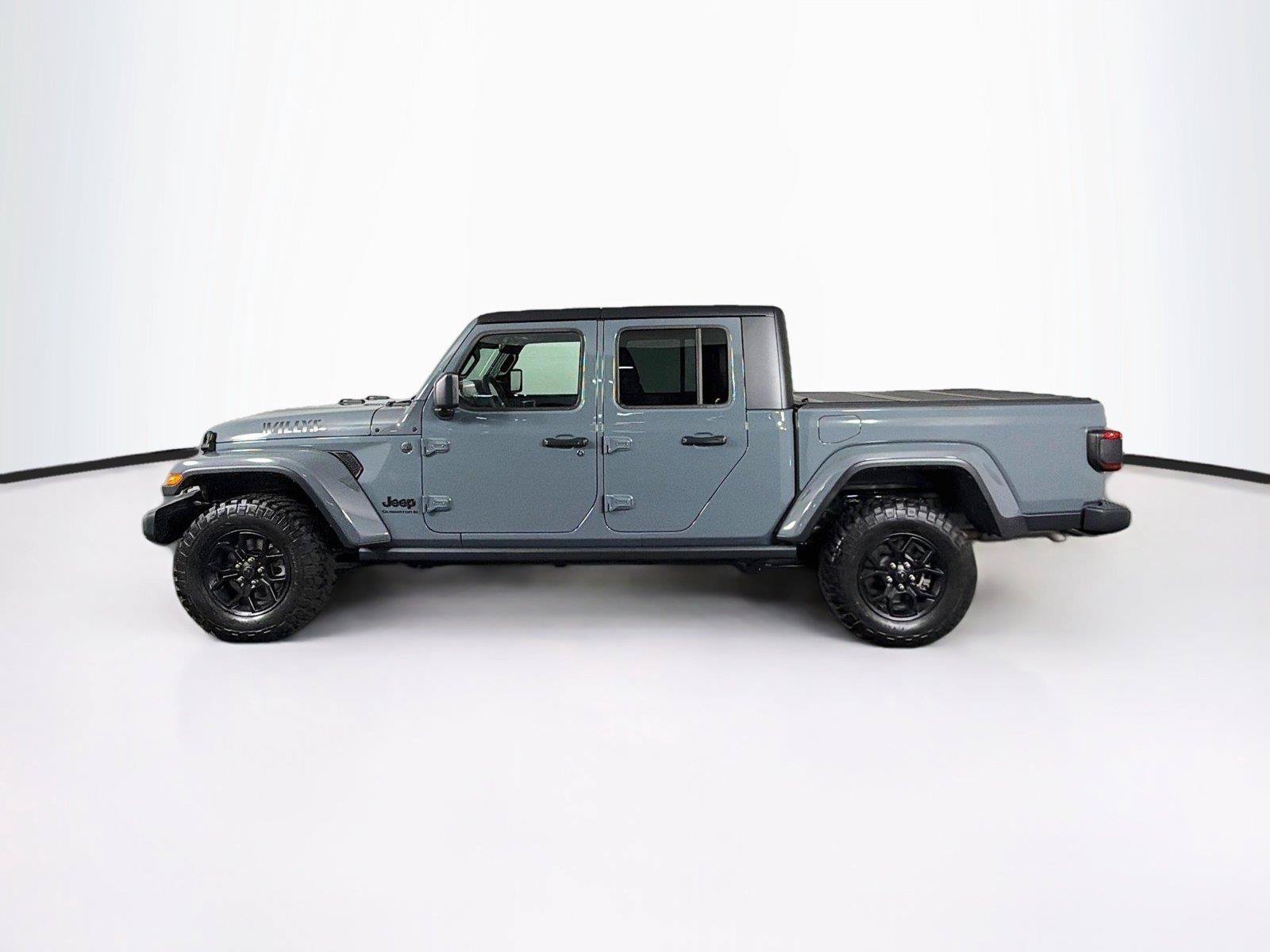 Used 2025 Jeep Gladiator Sport AWD/4WD image 8