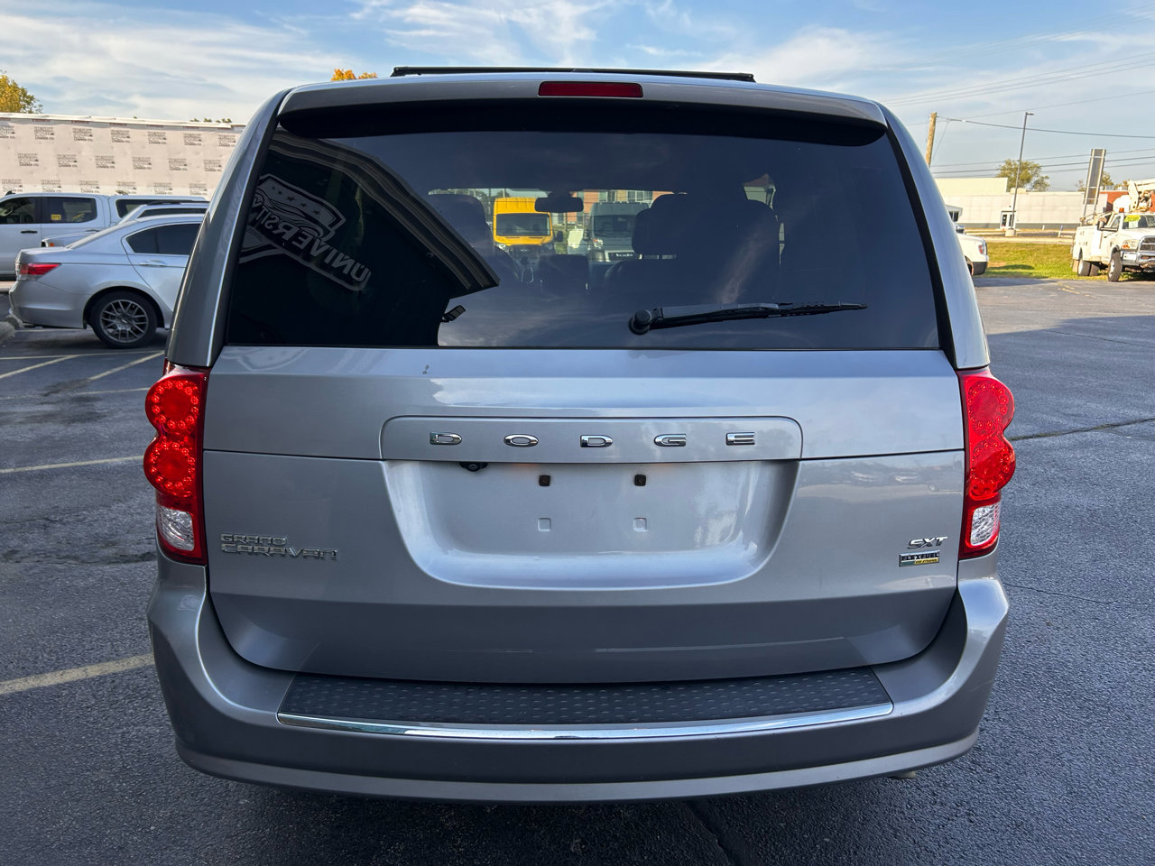 Used 2019 Dodge Grand Caravan SXT image 4