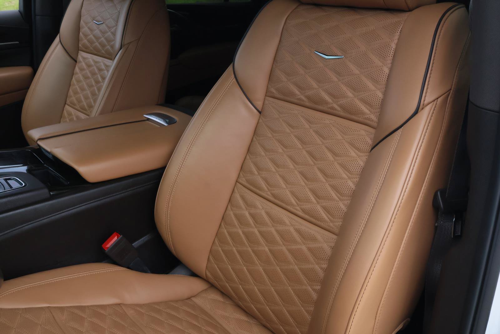 Certified 2024 Cadillac Escalade ESV Premium Luxury RWD image 18