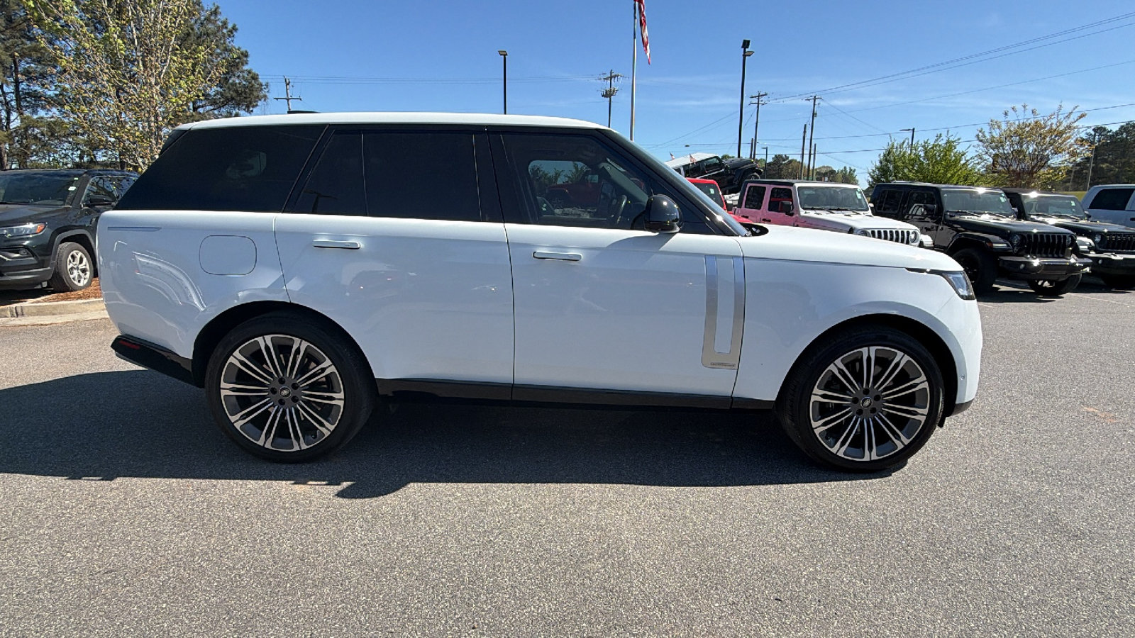 Used 2025 Land Rover Range Rover Autobiography AWD/4WD image 7
