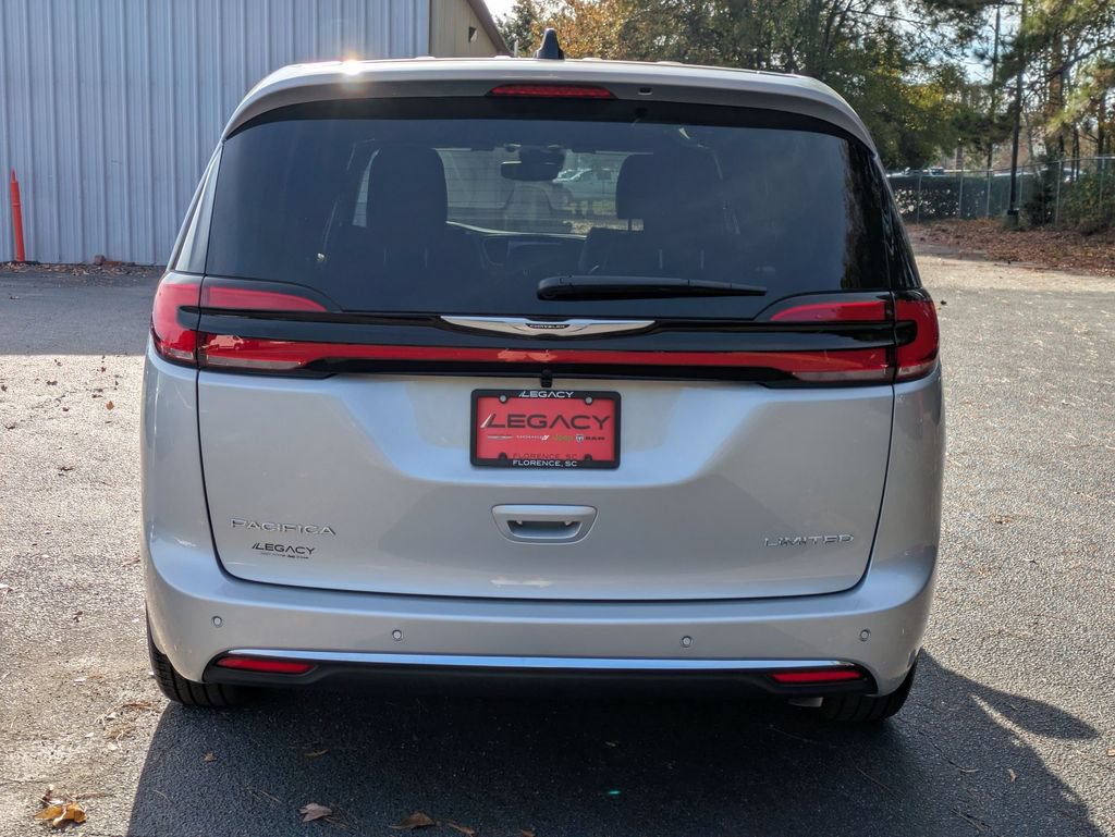 New 2026 Chrysler Pacifica Limited FWD image 4