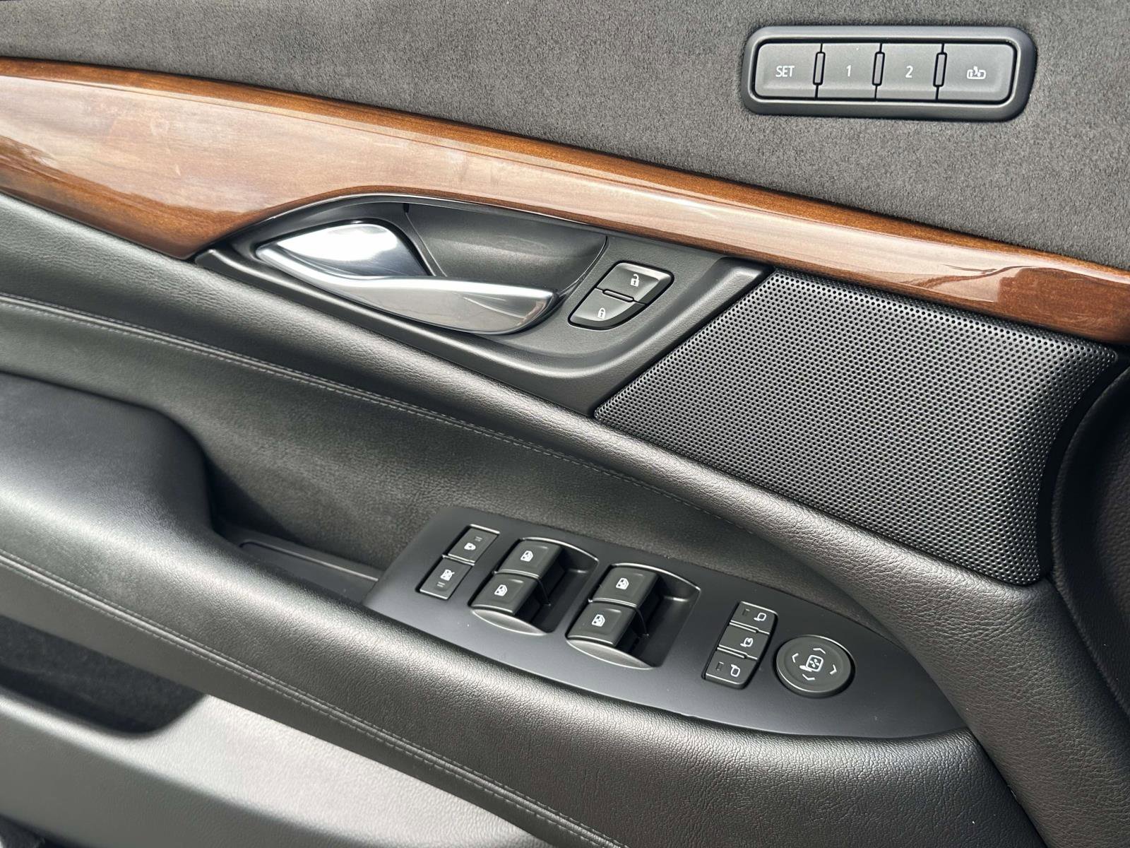 Used 2020 Cadillac Escalade ESV Premium Luxury image 20