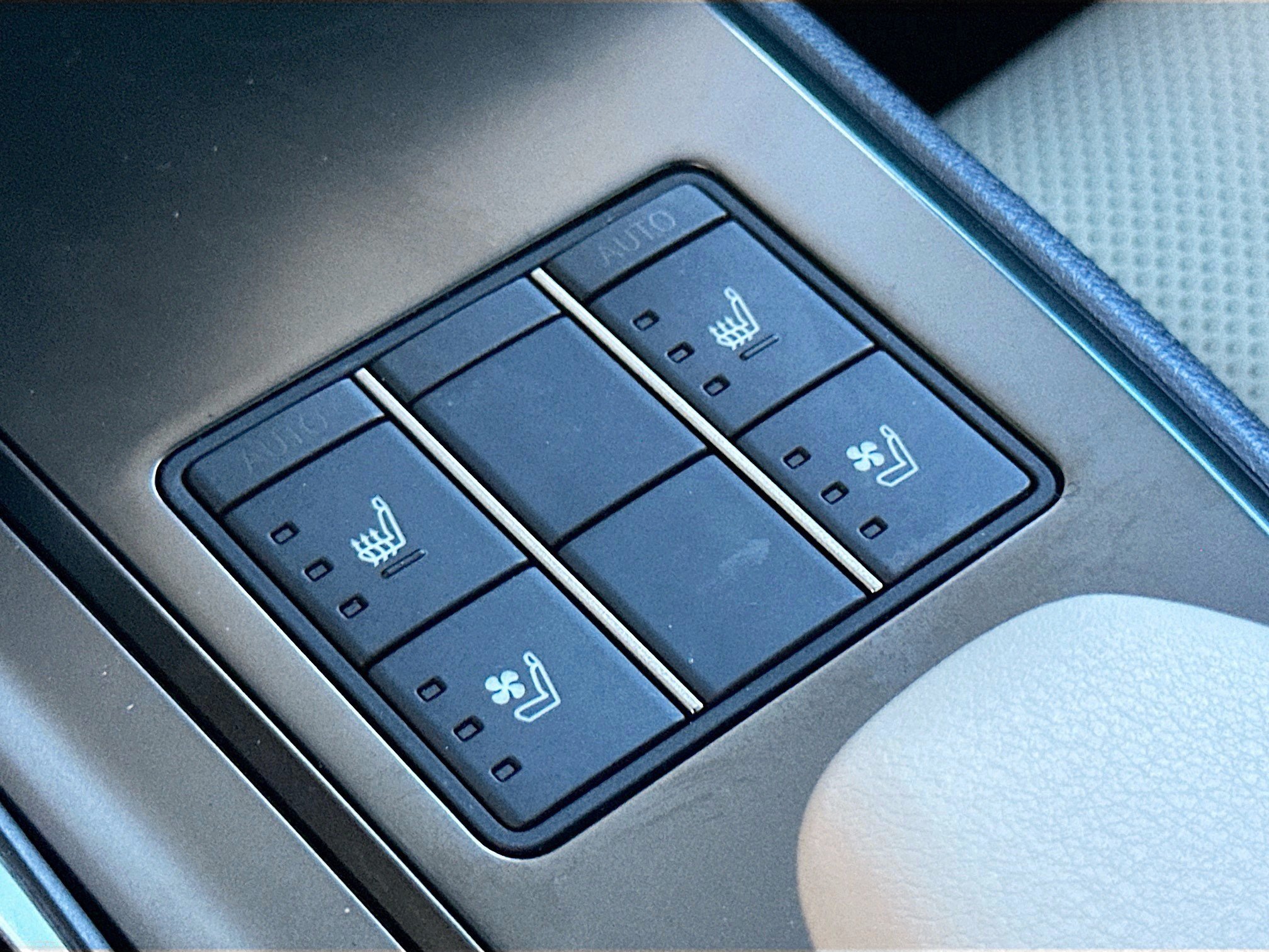 Used 2025 Lexus UX 300h FWD image 14