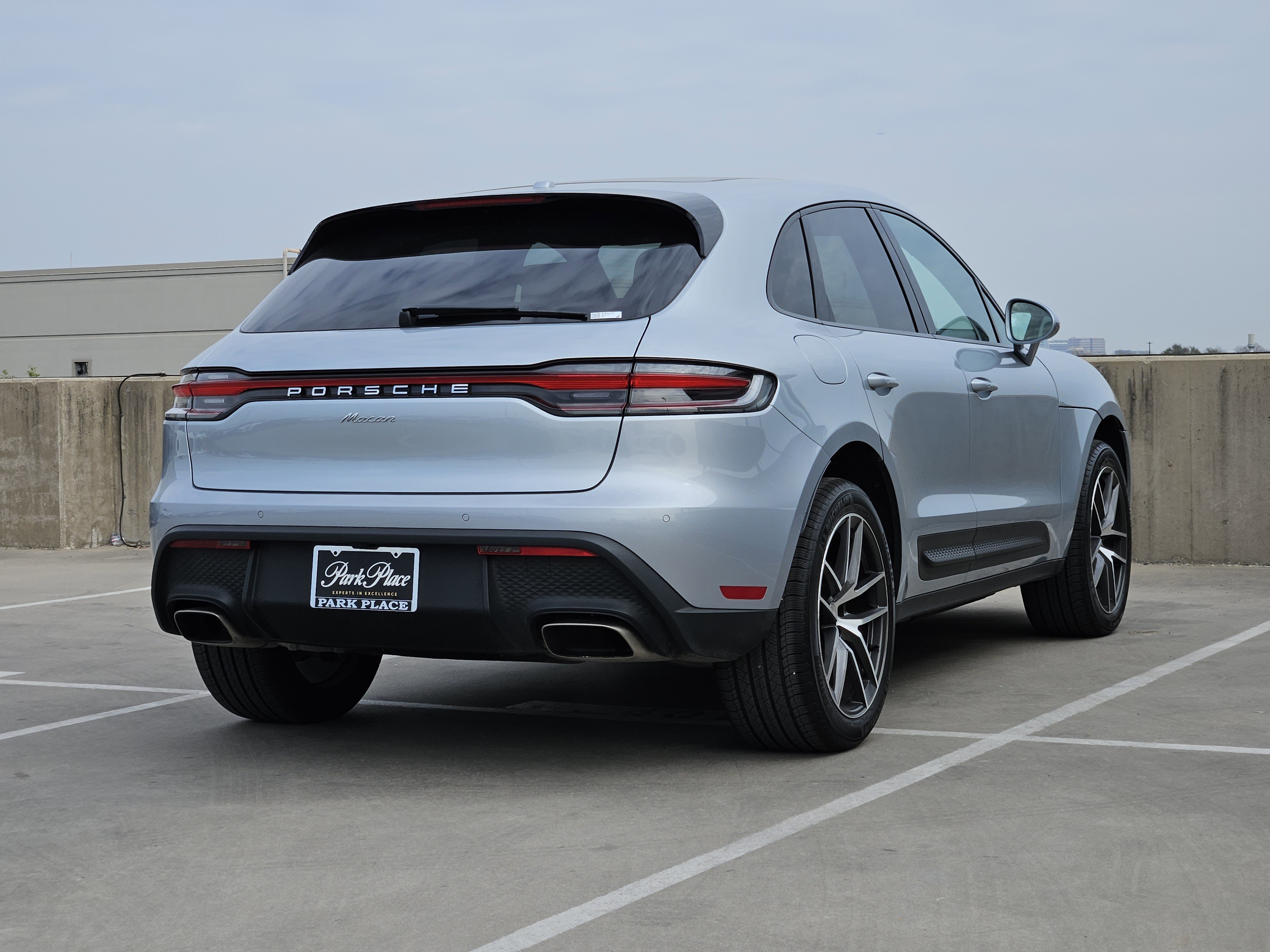 Certified 2025 Porsche Macan image 8