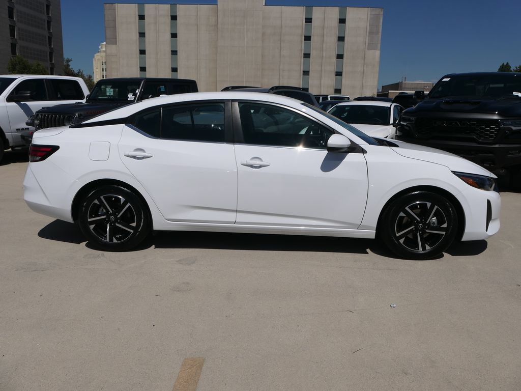 Used 2024 Nissan Sentra SV FWD image 2