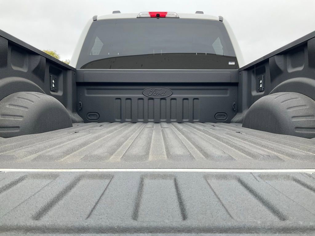 Certified 2025 Ford F350 Lariat w/ Black Appearance Package image 13