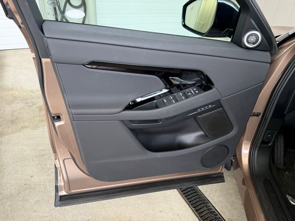 Used 2024 Land Rover Range Rover Evoque S image 19