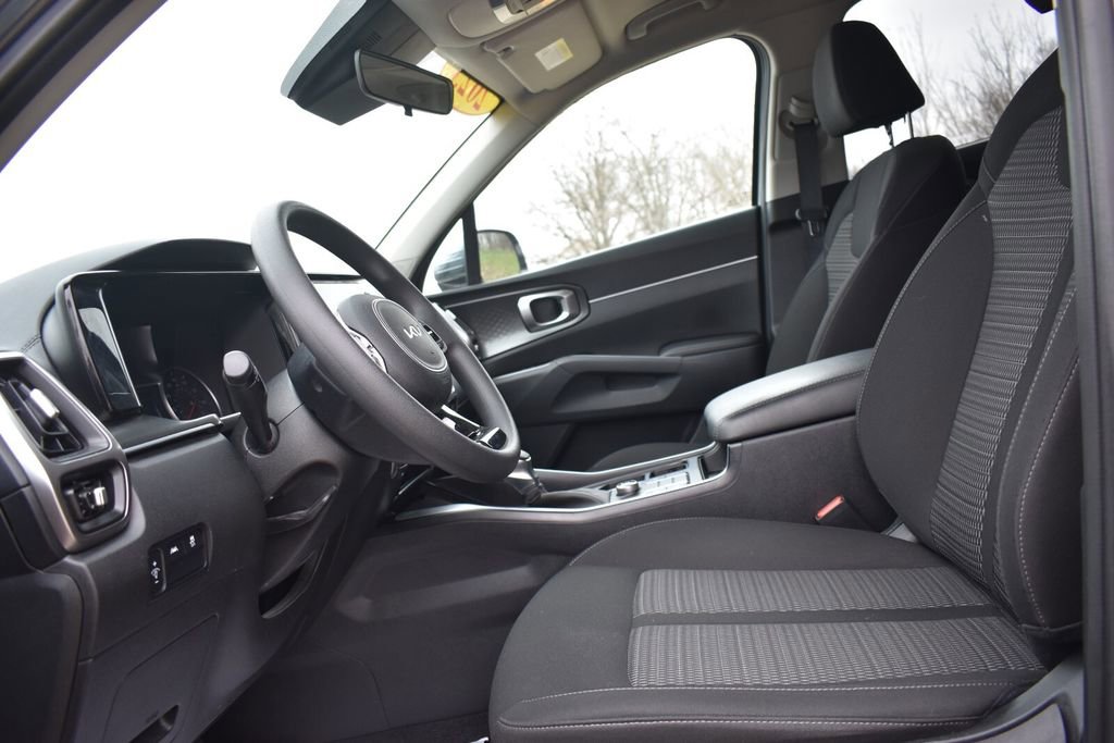 Used 2023 Kia Sorento LX FWD image 23