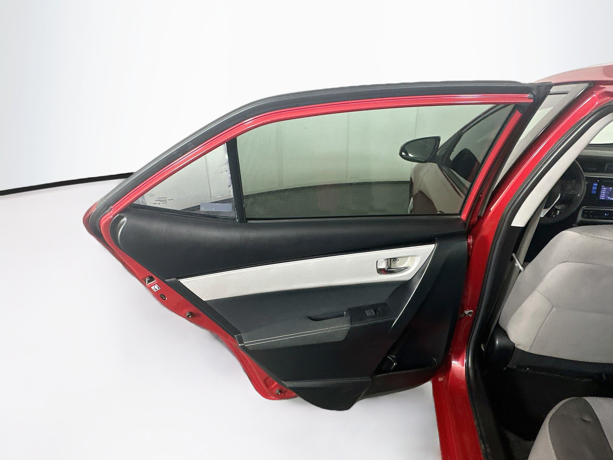Used 2018 Toyota Corolla LE FWD image 24