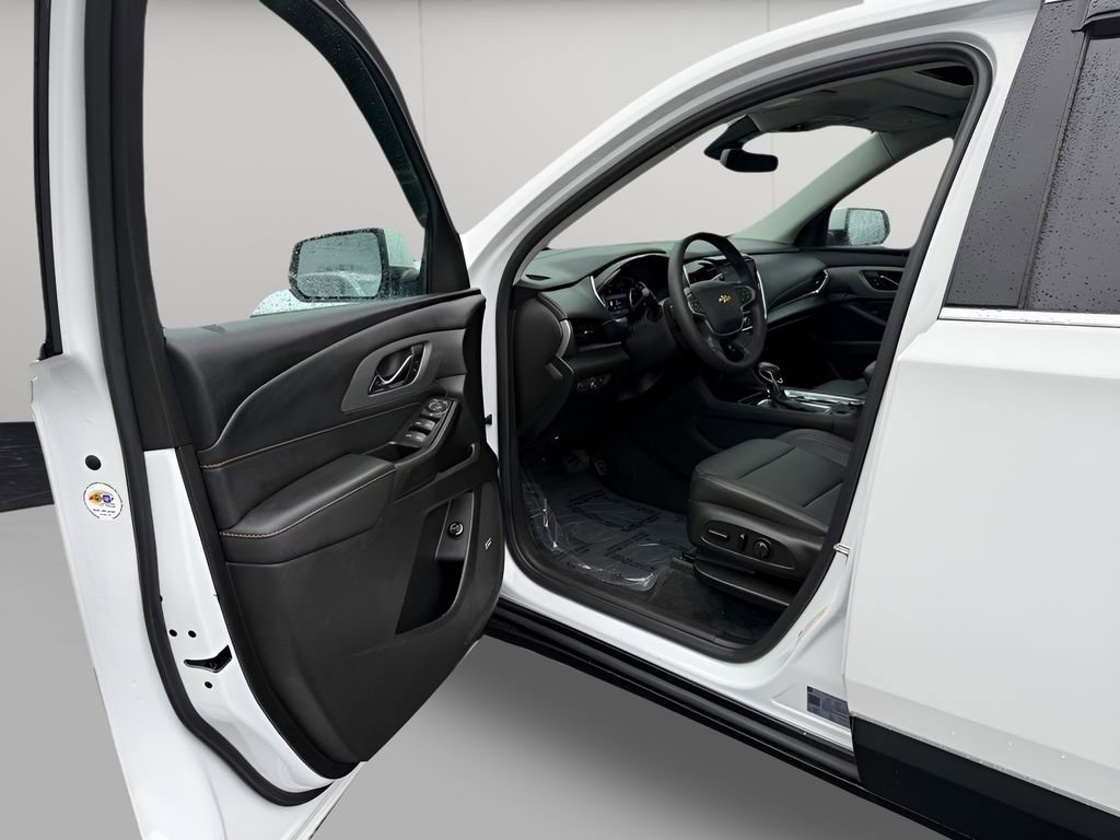 Used 2021 Chevrolet Traverse LT w/ LT Premium Package AWD/4WD image 17