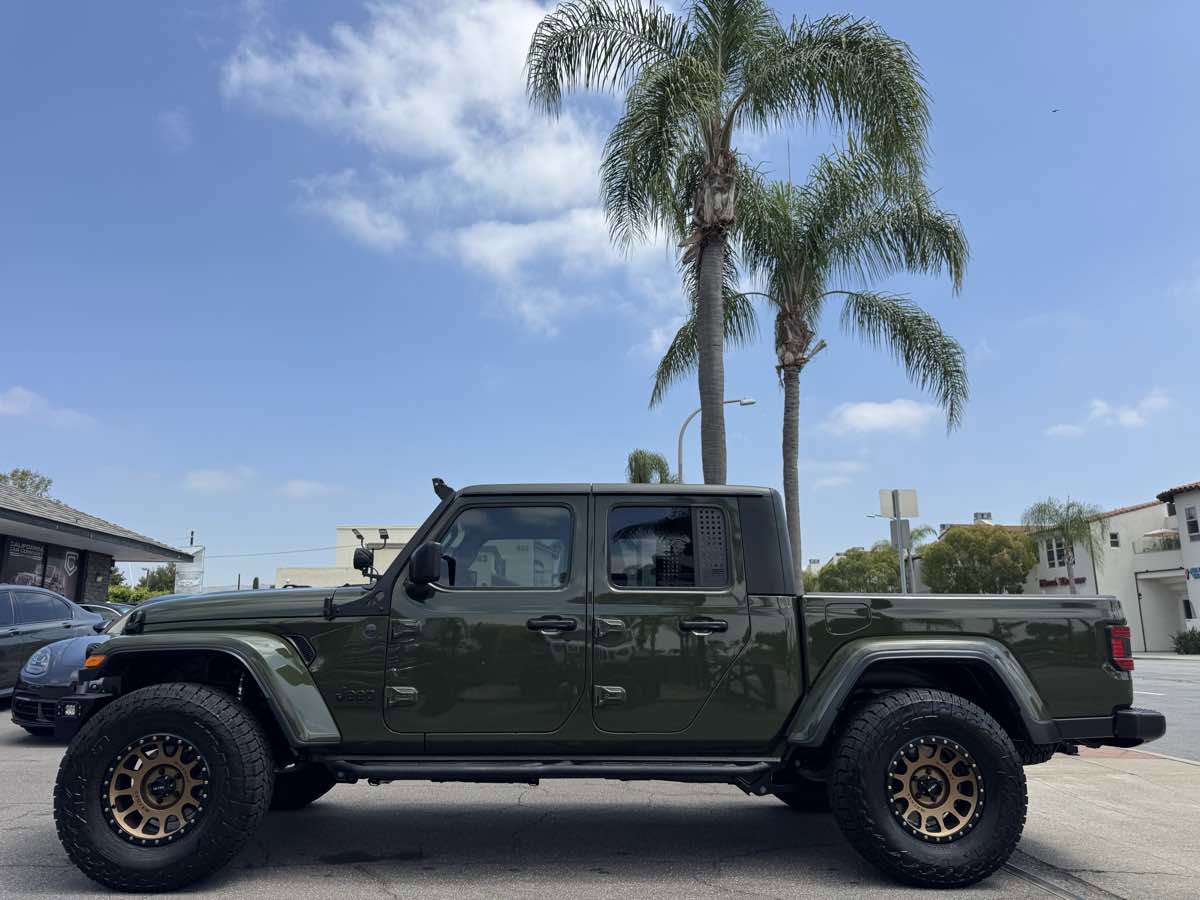 Used 2023 Jeep Gladiator Sport AWD/4WD image 2