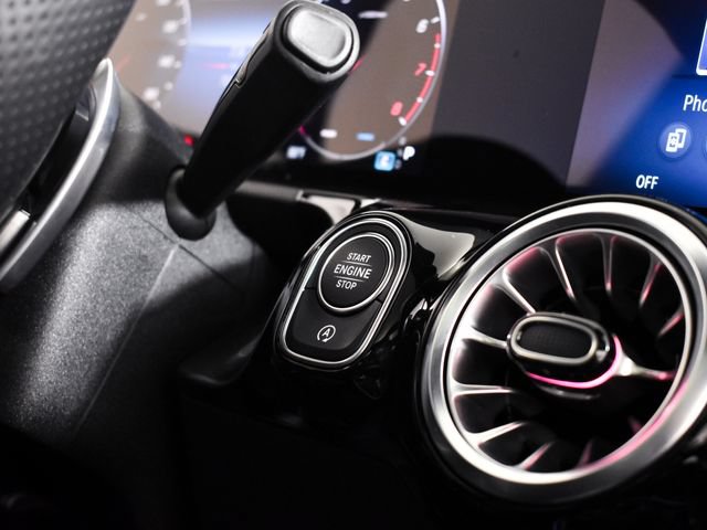 Certified 2024 Mercedes-Benz GLA 250 4MATIC image 31