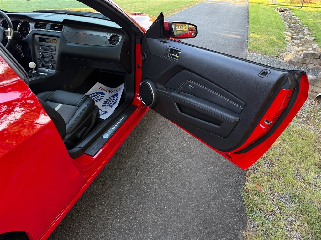 Used 2013 Ford Mustang GT Premium RWD image 49