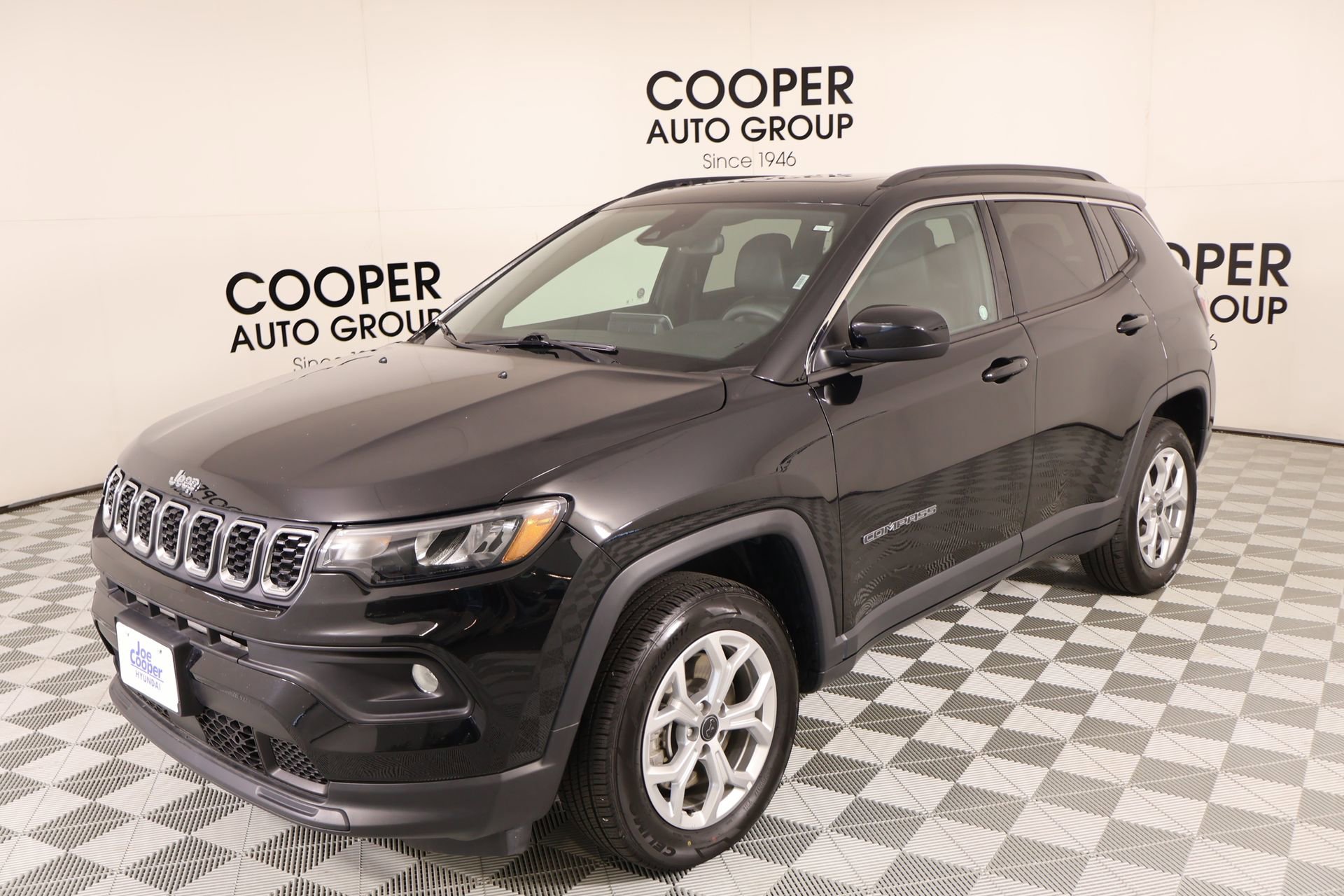 Used 2025 Jeep Compass Latitude w/ Sun & Sound Group AWD/4WD image 10