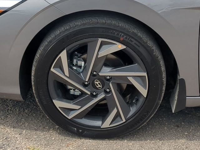 New 2025 Hyundai Elantra Sport FWD image 11
