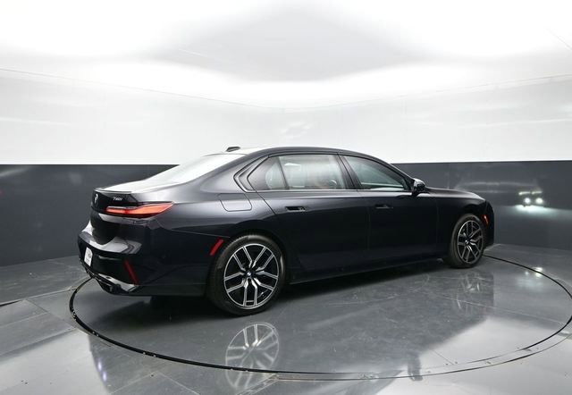 Used 2023 BMW 760i xDrive AWD/4WD image 7
