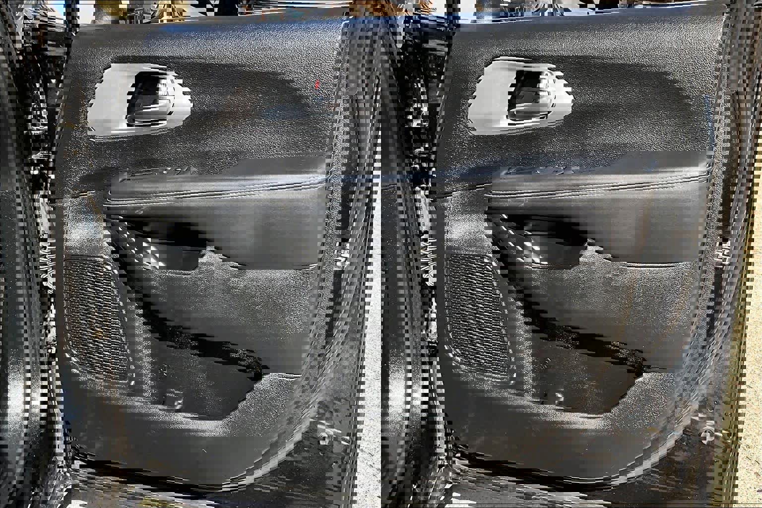 Used 2023 Chrysler Pacifica Touring image 23