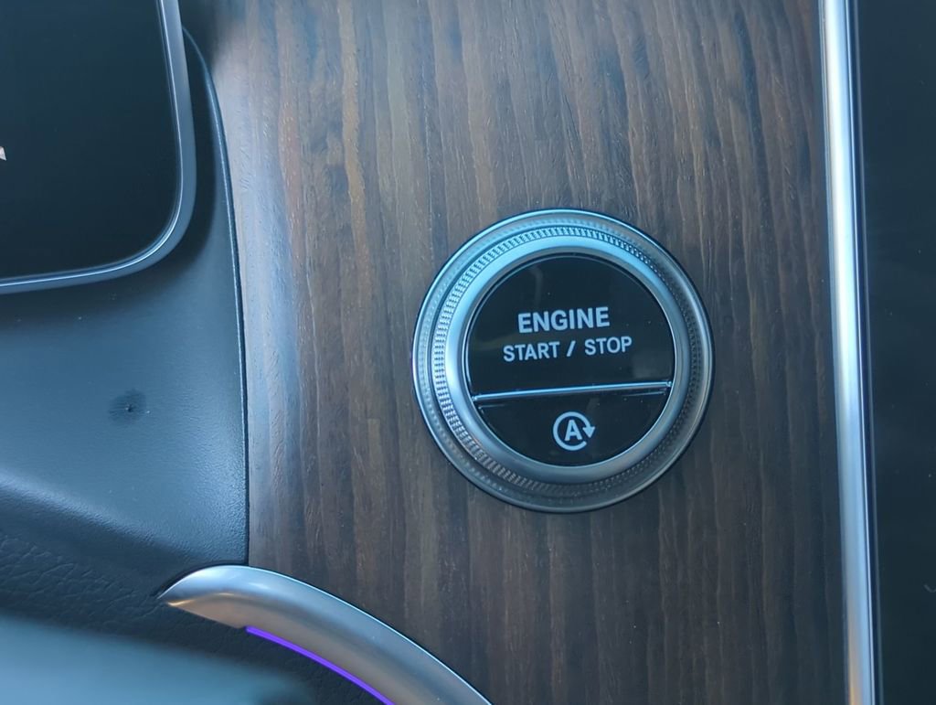 Used 2025 Mercedes-Benz GLC 300 4MATIC image 17