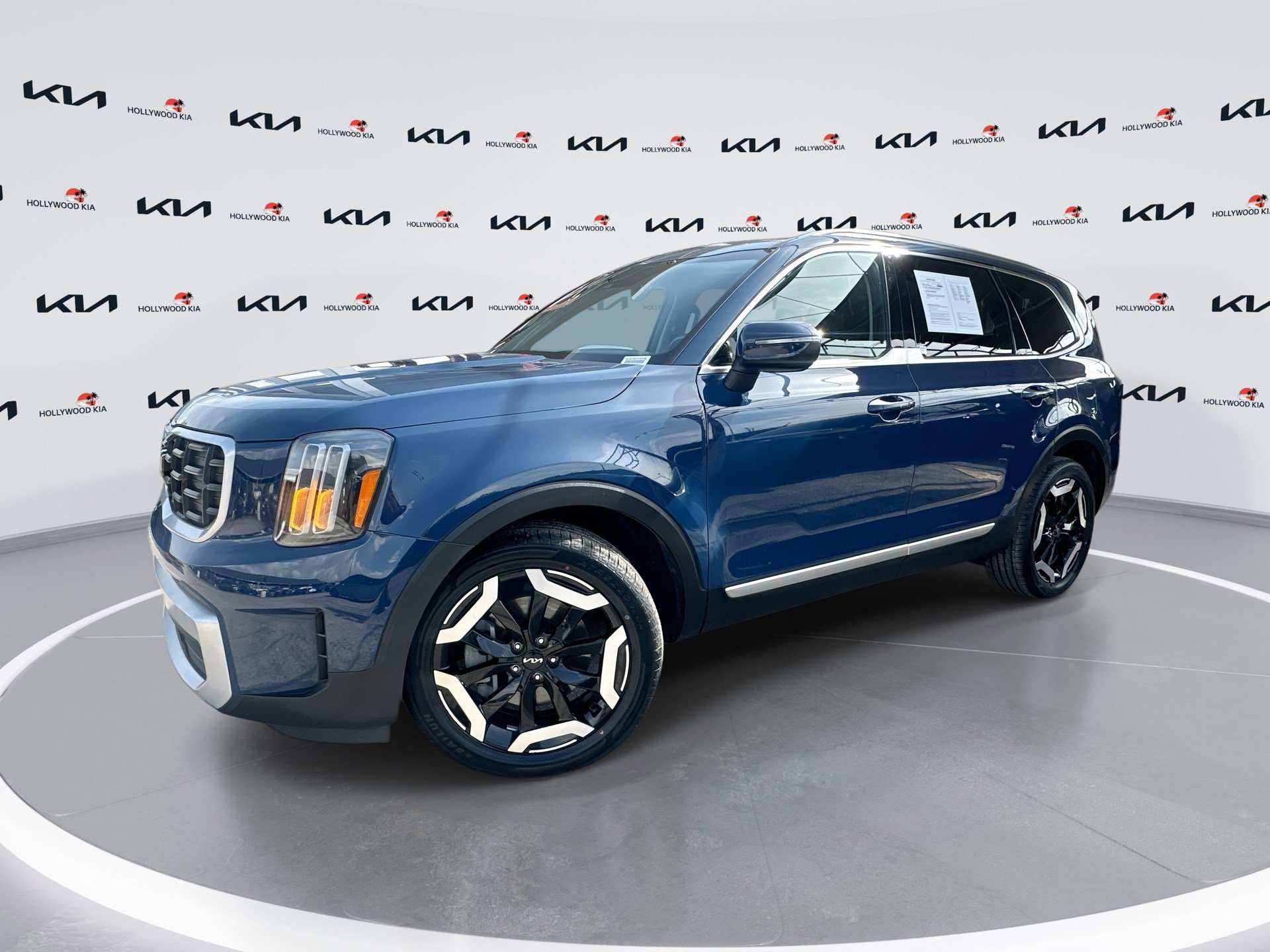 Used 2024 Kia Telluride S w/ S Sunroof Package