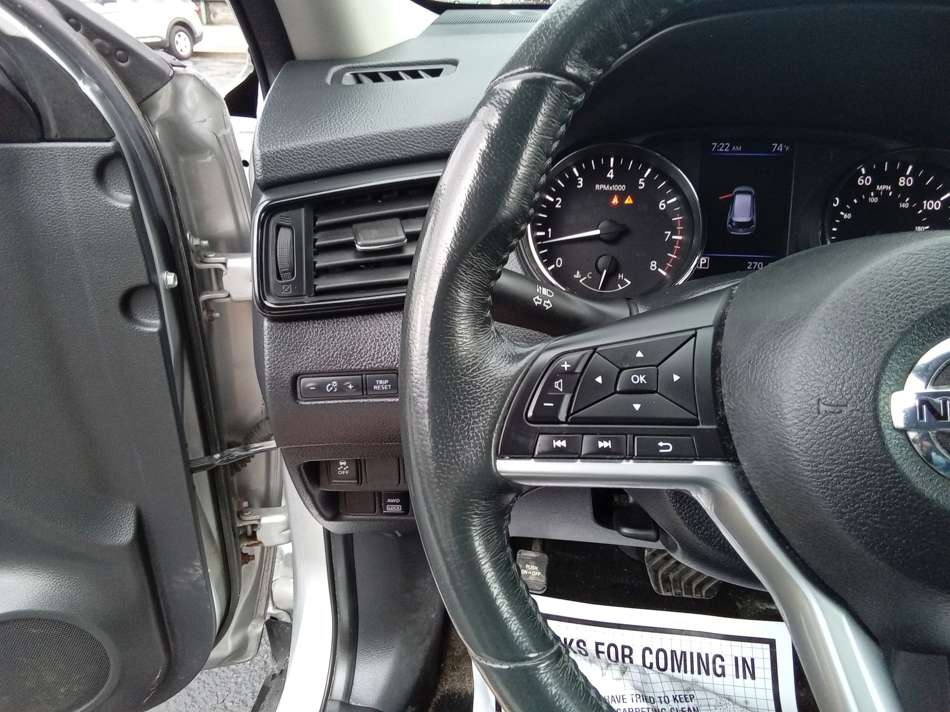 Used 2018 Nissan Rogue SV image 16