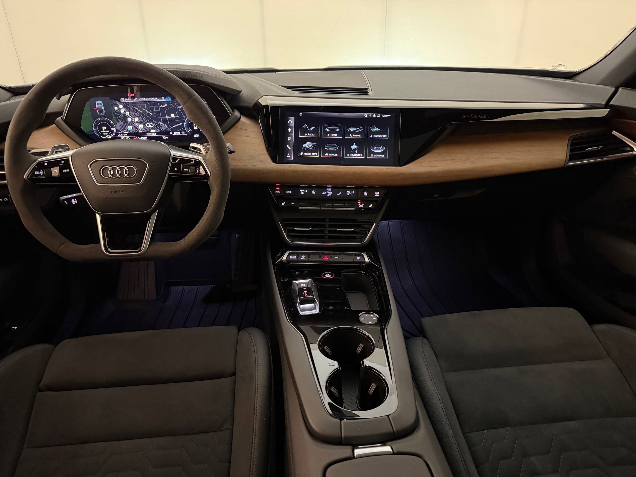 Used 2022 Audi e-tron GT Premium Plus AWD/4WD image 17