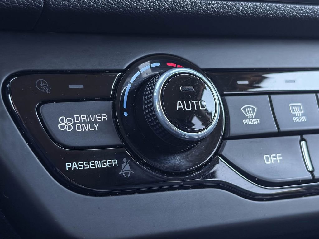 Used 2022 Kia Niro EX image 28