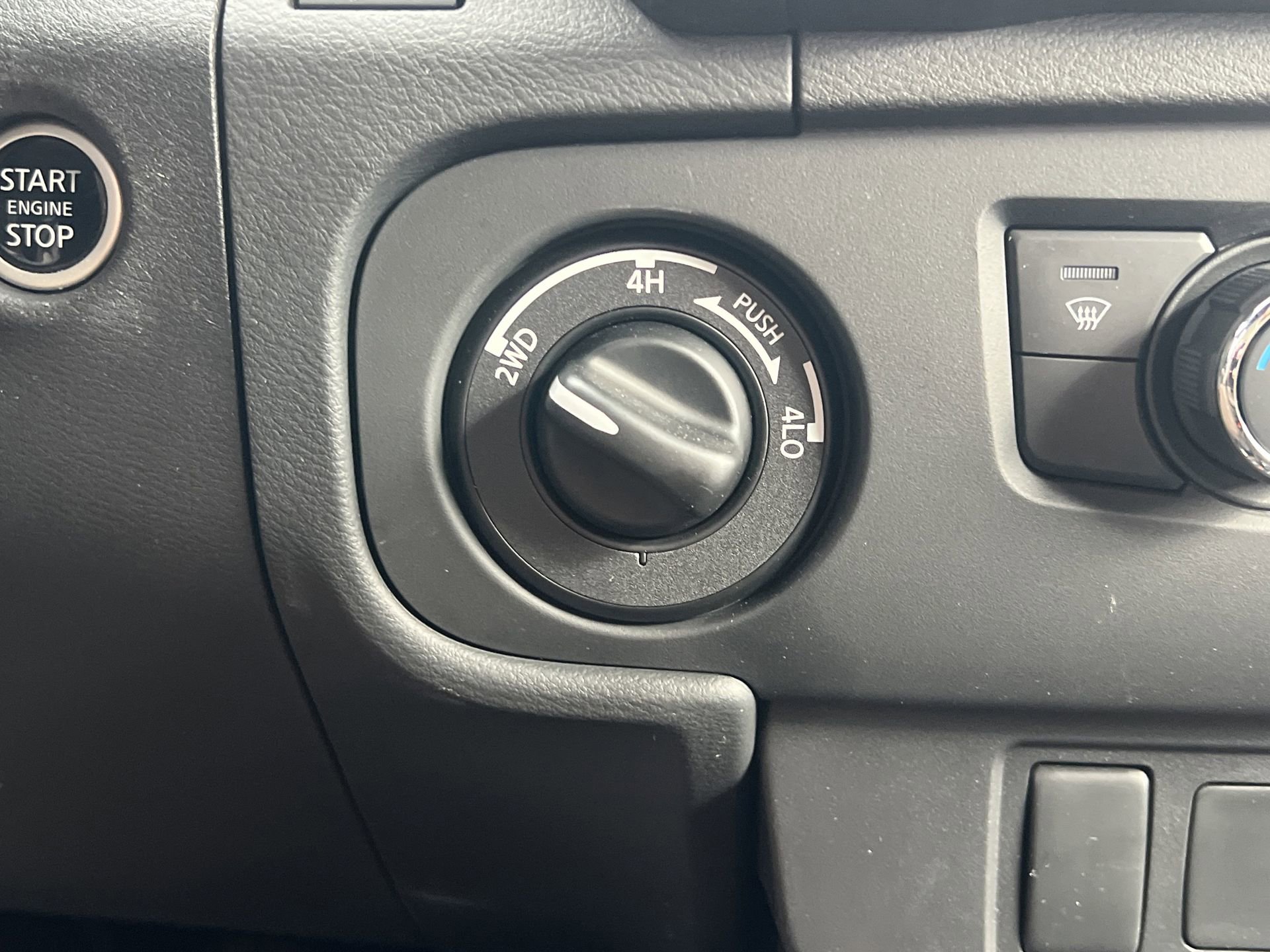 Used 2025 Nissan Frontier PRO-4X image 4