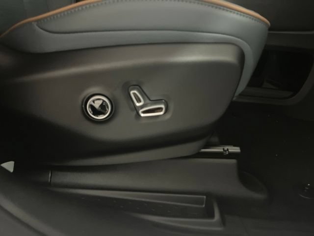 New 2027 Chrysler Pacifica Pinnacle AWD/4WD image 36