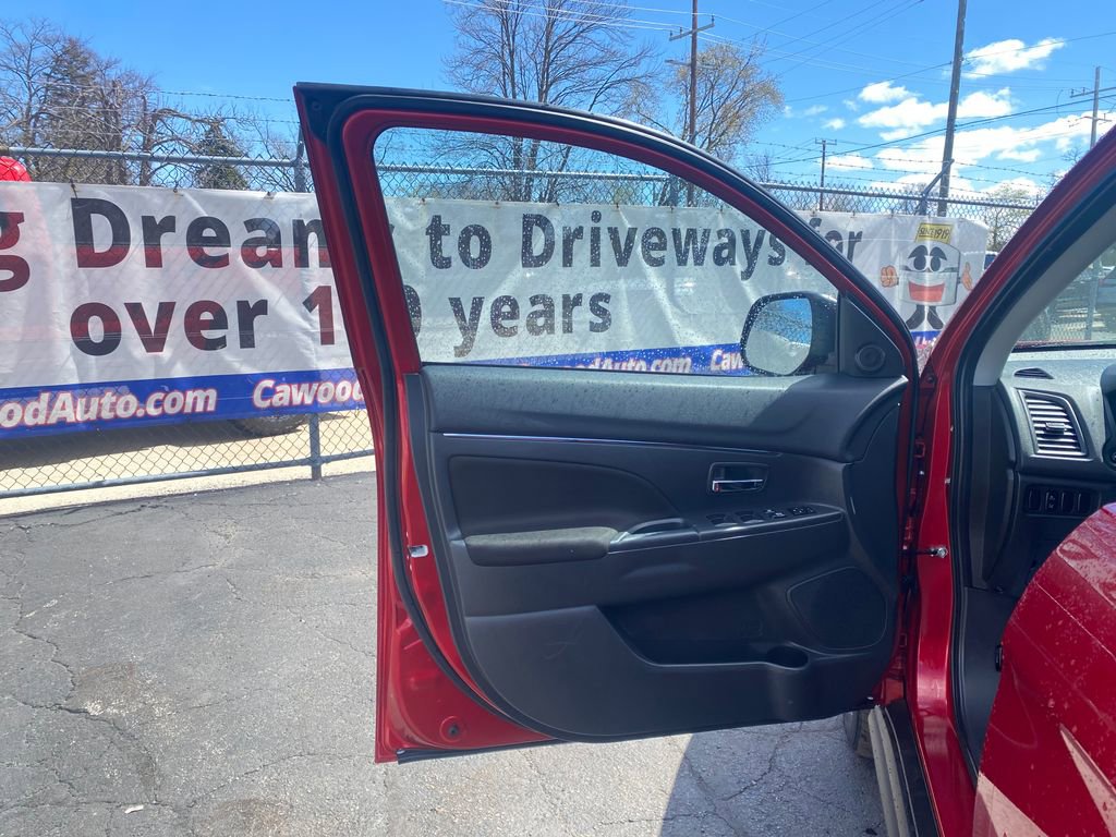 Used 2025 Mitsubishi Outlander Sport ES image 12