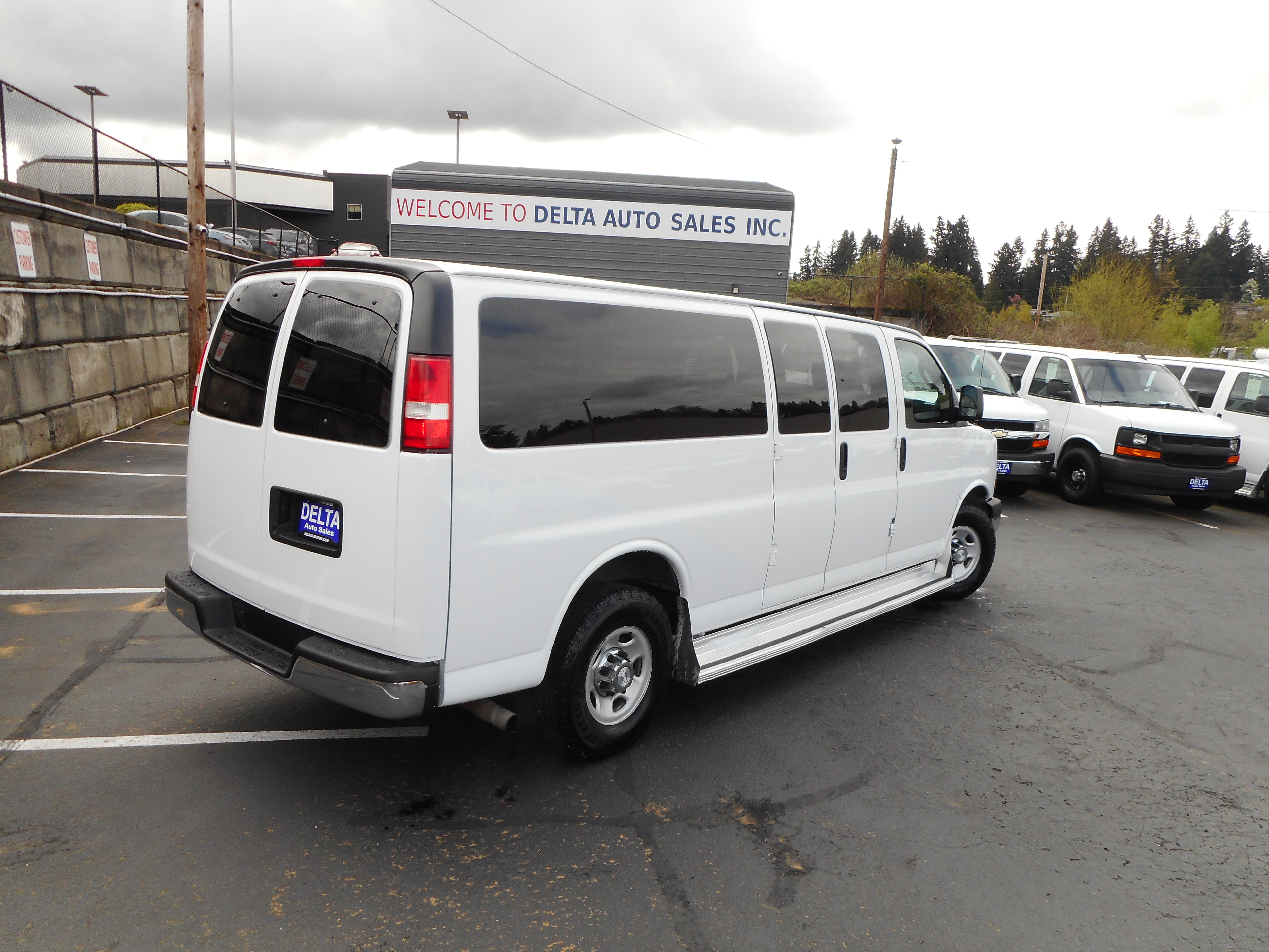 Used 2016 Chevrolet Express 3500 LT w/ LT Preferred Equipment Group RWD image 8
