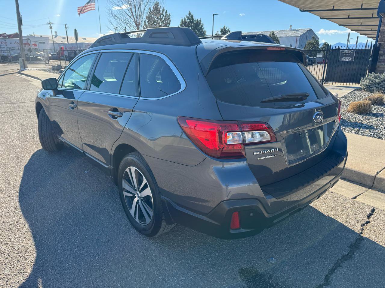 Used 2019 Subaru Outback 2.5i Limited AWD/4WD image 3