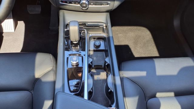 Used 2025 Volvo XC60 B5 Core image 28