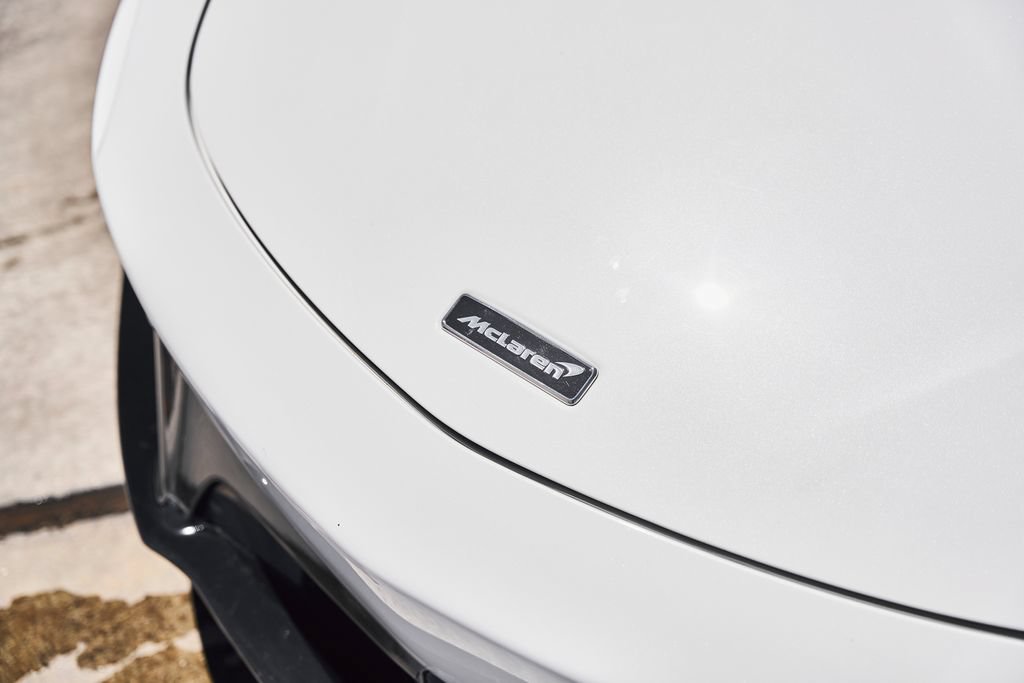 Used 2024 McLaren Artura RWD image 8