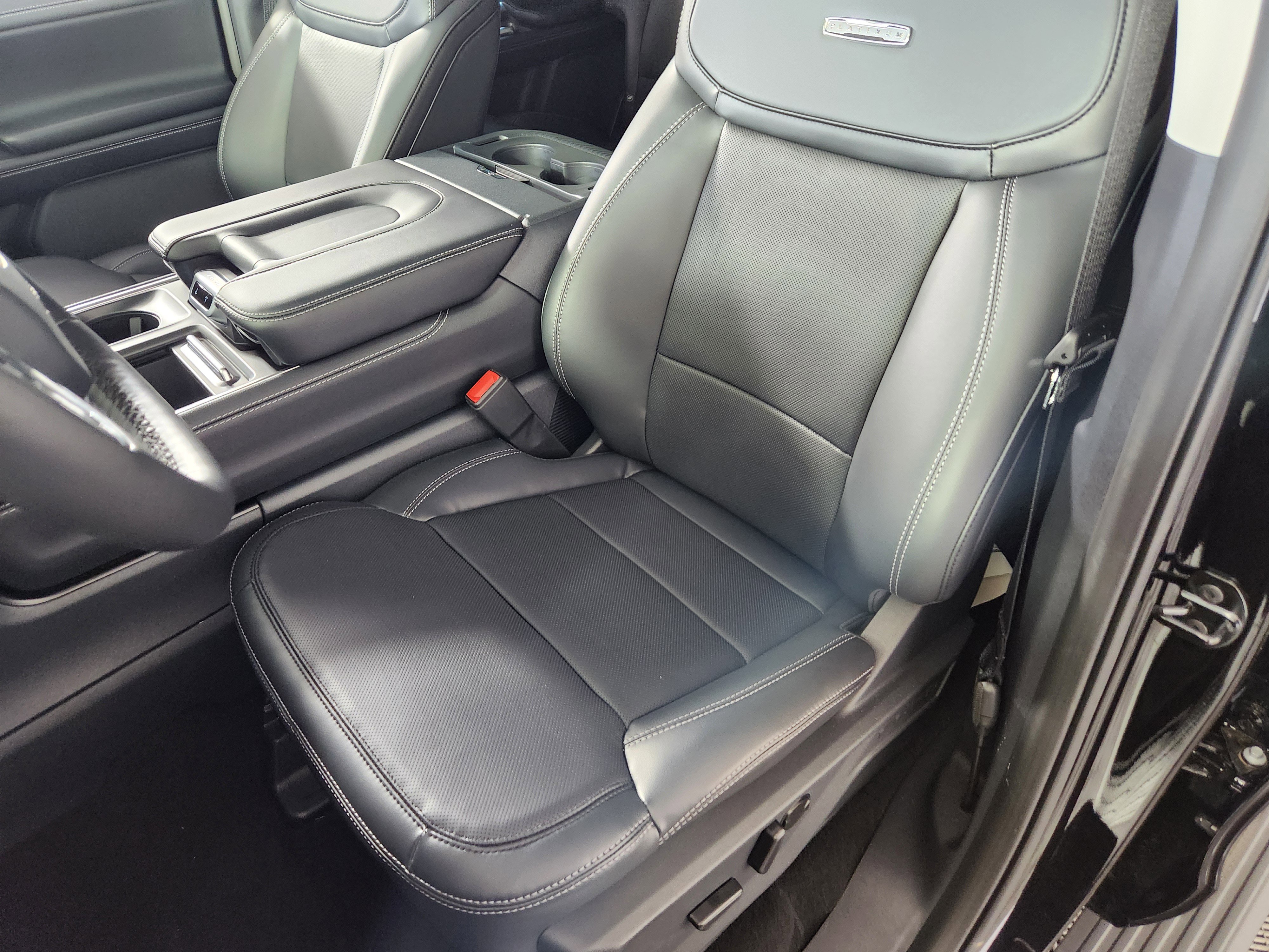 New 2026 Ford Expedition Platinum w/ Driver's Package AWD/4WD image 12