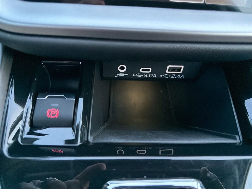 Certified 2025 Subaru Outback Limited image 38