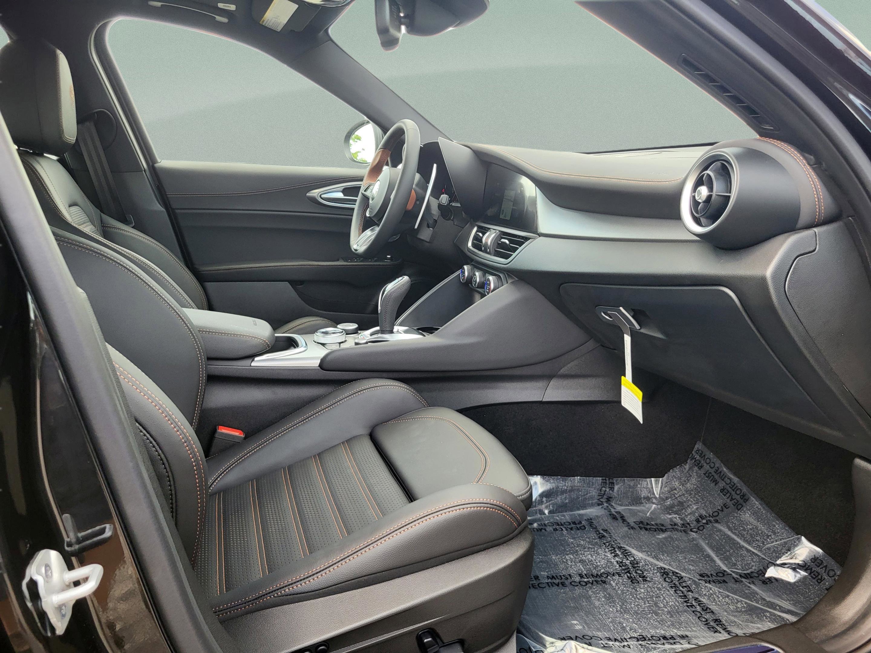 New 2025 Alfa Romeo Giulia w/ Driving Assist Package image 36