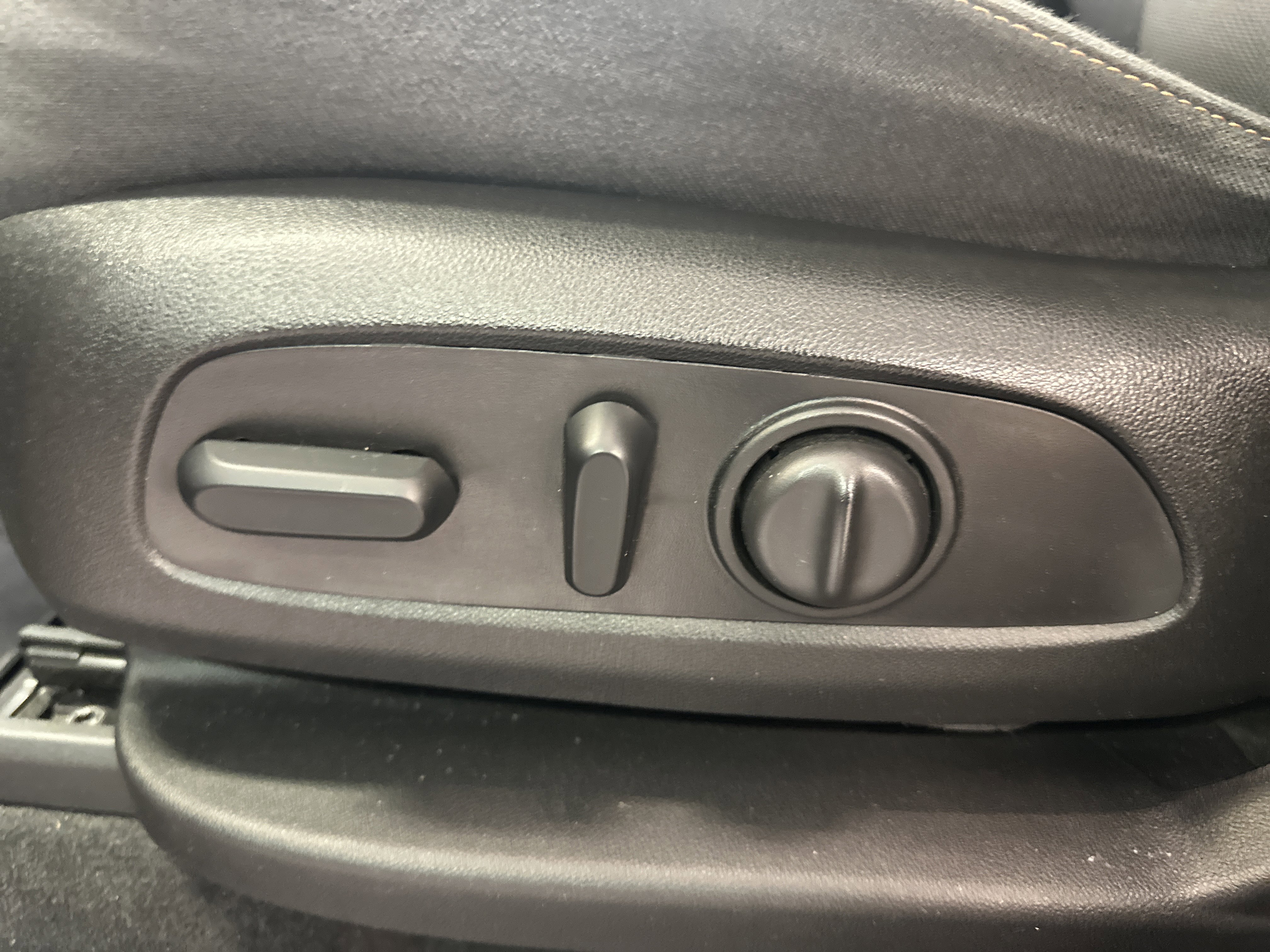 Used 2021 Chevrolet Traverse LT FWD image 19